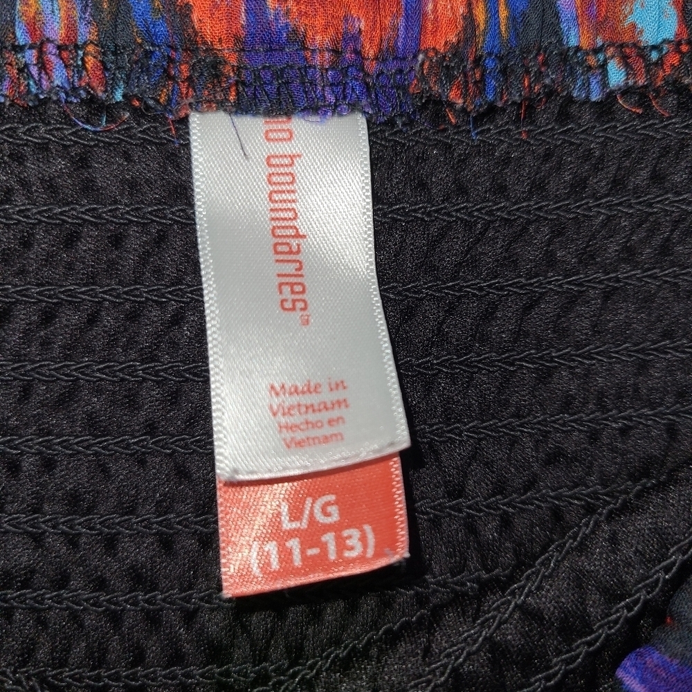 Geometric pattern flowy halter - Picture 4 of 4